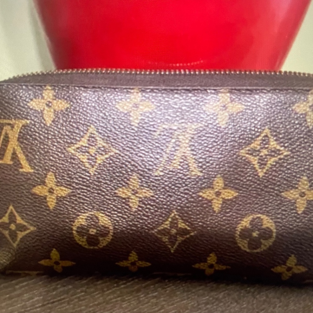 Authentic Louis Vuitton Monogram Zippy Wallet - Brown
